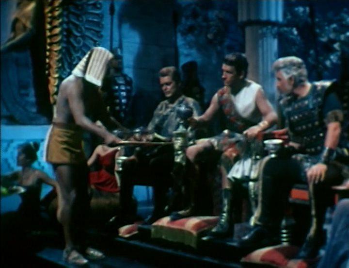 Кадр из фильма Эсфирь и царь / Esther and the King (1960)