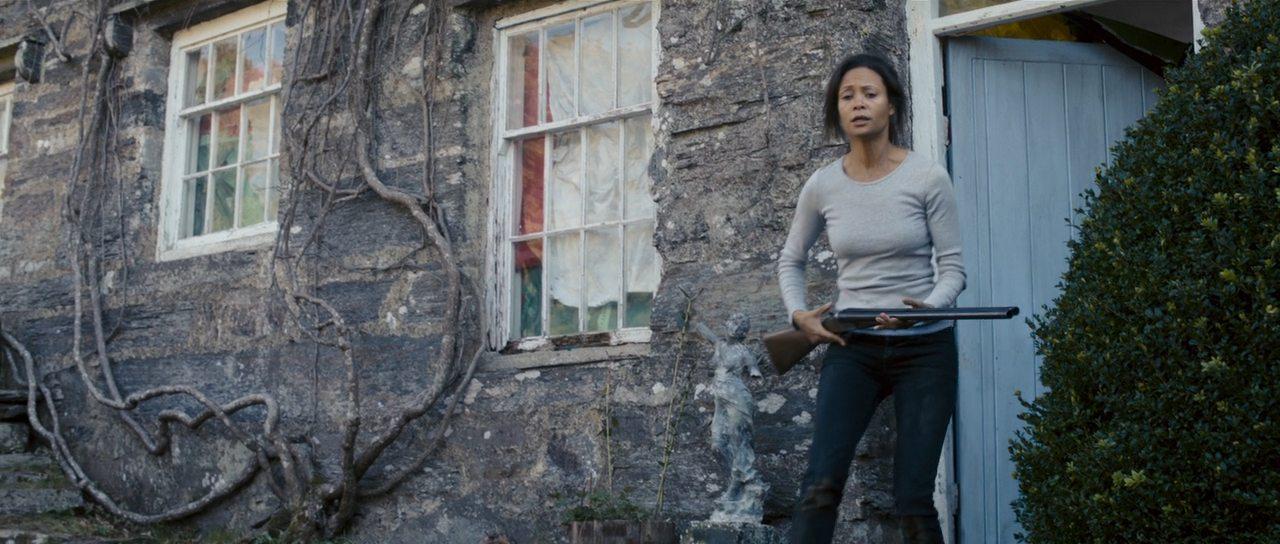 Кадр из фильма Побег / Retreat (2011)