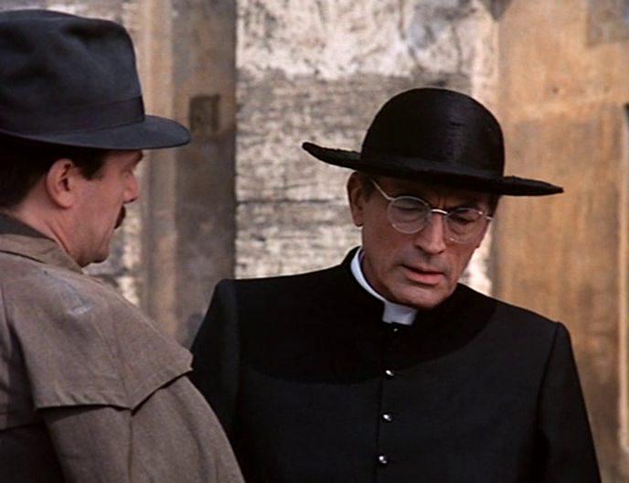 Кадр из фильма Алое и чёрное / The Scarlet and the Black (1983)
