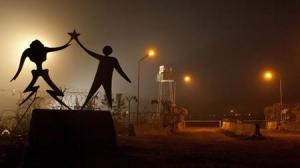 Кадры из фильма Район №9 / District 9 (2009)
