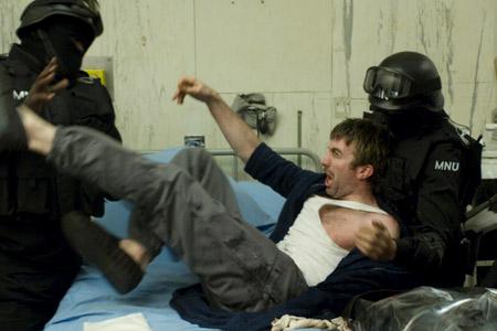 Кадр из фильма Район №9 / District 9 (2009)