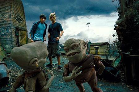 Кадр из фильма Пришельцы на чердаке / Aliens in the Attic (2009)