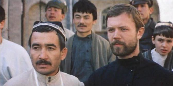 Кадр из фильма Непобедимый (1983)