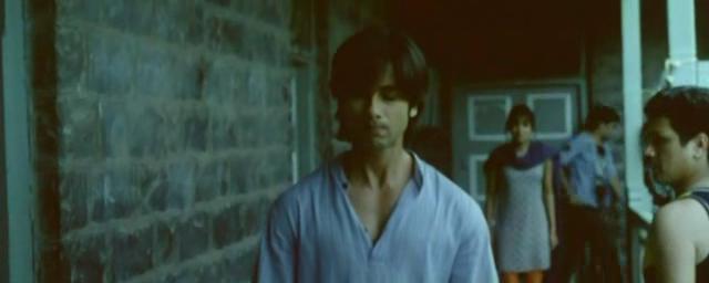Кадр из фильма Негодяи / Kaminey (2009)