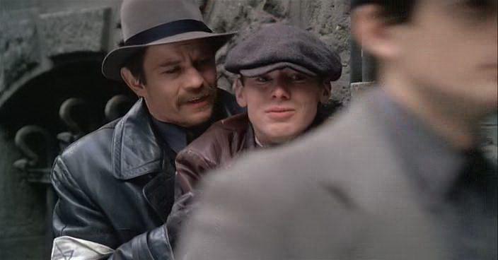 Кадр из фильма От имени всех своих / Au nom de tous les miens (1983)