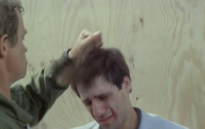 Кадр из фильма Вне закона / Le Marginal (1983)