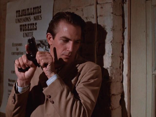 Кадр из фильма Контрабандист / The Gunrunner (1984)