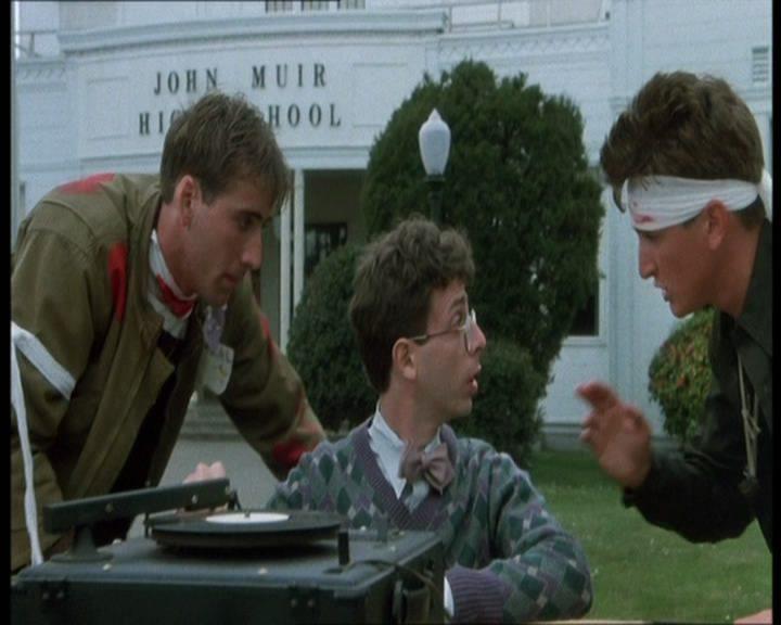 Кадр из фильма Наперегонки с луной / Racing with the Moon (1984)