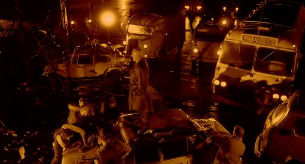 Кадр из фильма Элемент преступления / Forbrydelsens element (1984)