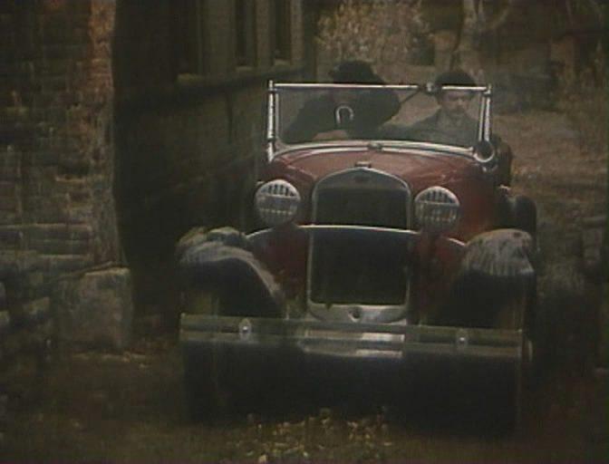 Кадр из фильма Один и без оружия (1984)