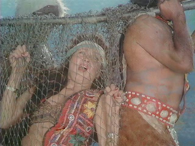 Кадр из фильма Старый храм / Purana Mandir (1984)
