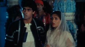 Кадры из фильма Старый храм / Purana Mandir (1984)
