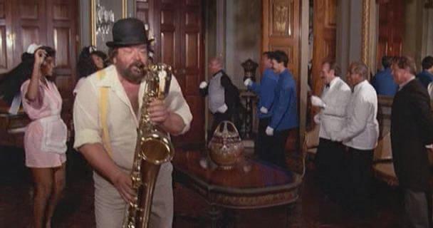 Кадр из фильма Сплошные неприятности / Non c'e due senza quattro (1984)