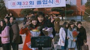Кадры из фильма Печальная история любви / Seulpeumboda deo seulpeun iyagi (2009)