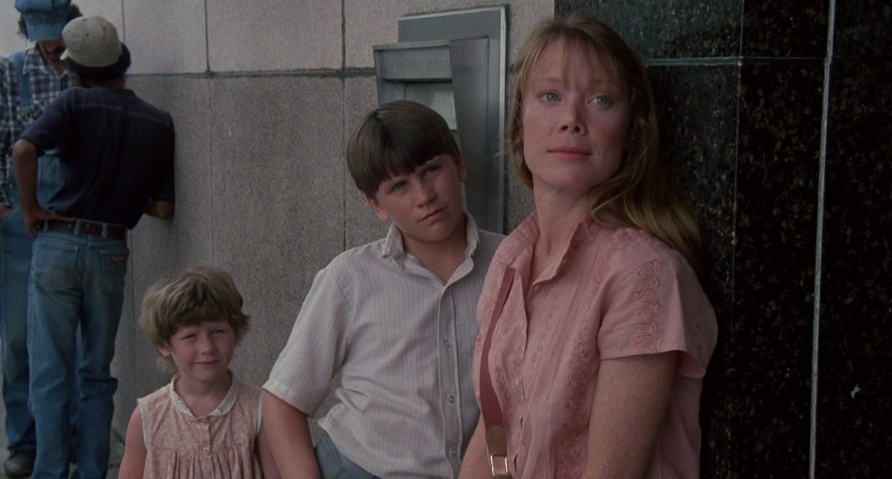 Кадр из фильма Река / The River (1984)