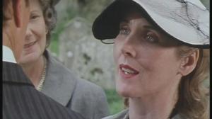 Кадры из фильма Мисс Марпл: Указующий перст / Miss Marple: The Moving Finger (1985)