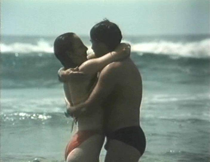 Кадр из фильма Запрещенный пляж / Playa prohibida (1985)