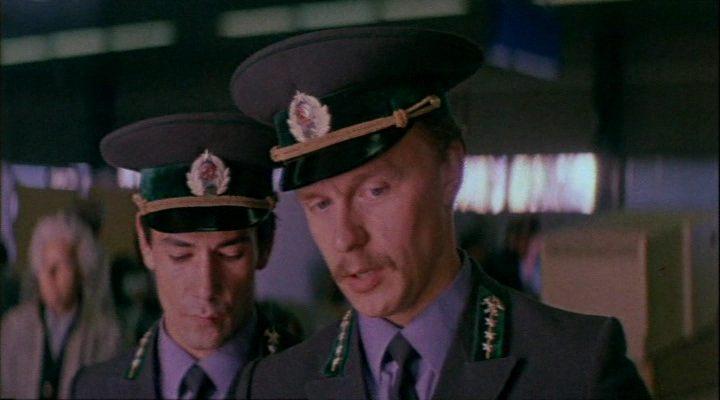 Кадр из фильма Груз без маркировки (1985)