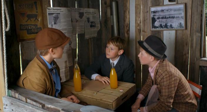 Кадр из фильма Банда Ольсена: Нефтяная вендетта / Olsenbanden jr. og det sorte gullet (2009)