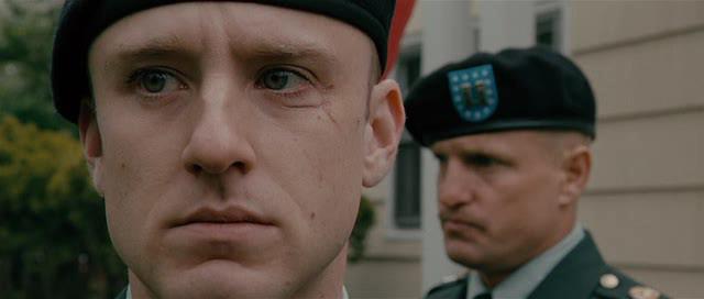 Кадр из фильма Посланник / The Messenger (2009)