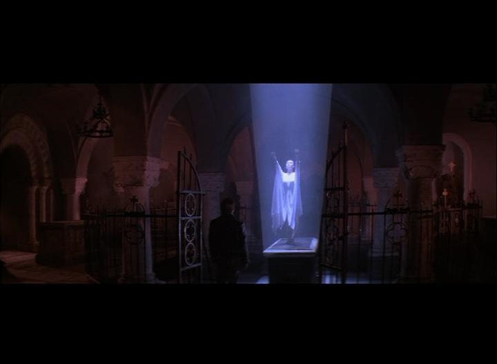 Кадр из фильма Жизненная сила / Lifeforce (1985)