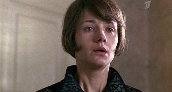 Кадр из фильма Багровый цвет снегопада (2009)