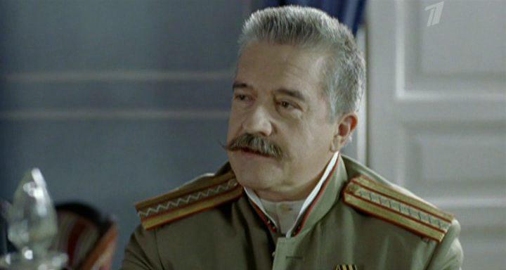 Кадр из фильма Багровый цвет снегопада (2009)