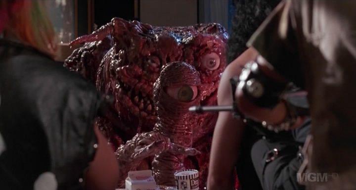 Кадр из фильма Телетеррор / TerrorVision (1986)