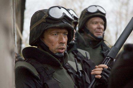 Кадр из фильма Качели (2008)