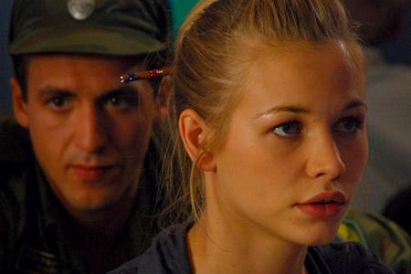 Кадр из фильма На краю стою (2008)
