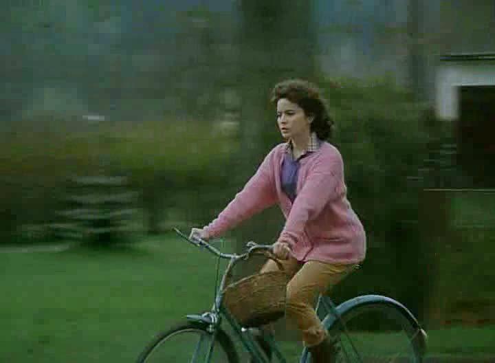 Кадр из фильма Деревенька моя центральная / Vesnicko má stredisková (1985)