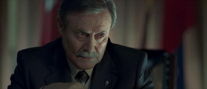 Кадр из фильма Непобедимый (2008)