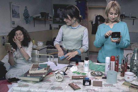 Кадр из фильма 4 месяца, 3 недели и 2 дня / 4 luni, 3 saptamani si 2 zile (2007)