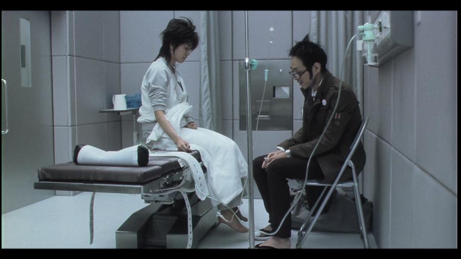 Кадр из фильма Спокойная комната / Quiet room ni yôkoso (2007)