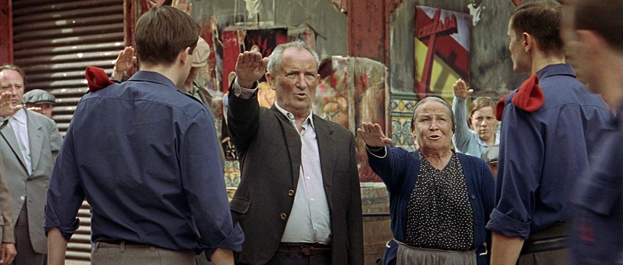 Кадр из фильма 13 роз / Las 13 rosas (2007)