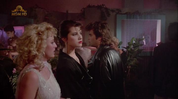 Кадр из фильма Современные девушки / Modern Girls (1986)