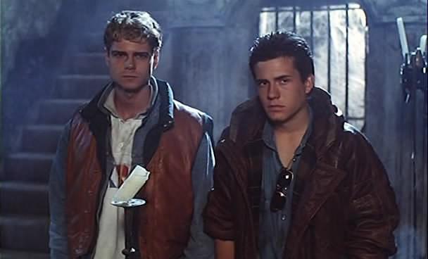 Кадр из фильма Ночь на кладбище / Fright Night (1987)