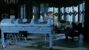 Кадры из фильма За стеклом / Tras el cristal (1987)