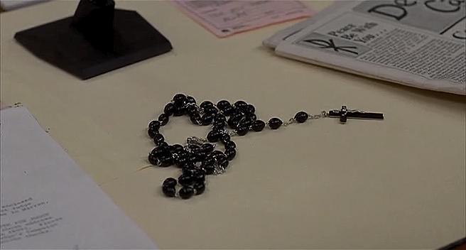 Кадр из фильма Убийства по чёткам / The Rosary Murders (1987)