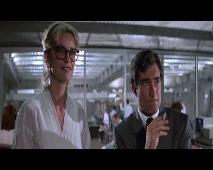 Кадр из фильма Джеймс Бонд - 007 : Искры из глаз / The Living Daylights (1987)