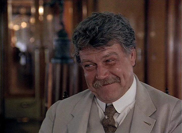 Кадр из фильма Очи чёрные (1987)