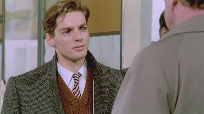 Кадр из фильма Очки в золотой оправе / Occhiali d'oro, Gli (1987)