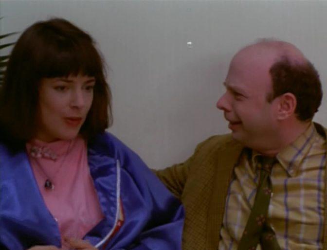 Кадр из фильма Хорошие девочки не взрываются / Nice Girls Don't Explode (1987)