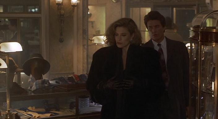 Кадр из фильма Тот, кто меня бережет / Someone to Watch Over Me (1987)