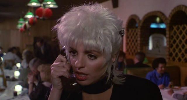 Кадр из фильма Полицейский по найму / Rent-a-Cop (1987)