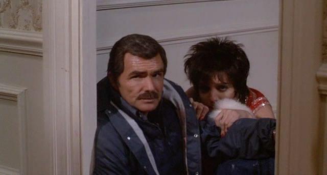 Кадр из фильма Полицейский по найму / Rent-a-Cop (1987)