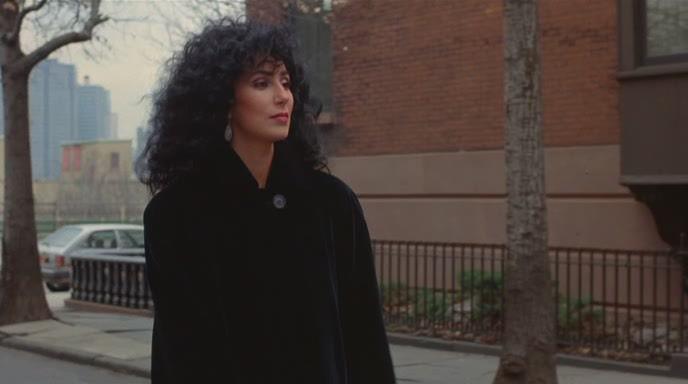 Кадр из фильма Во власти Луны / Moonstruck (1987)