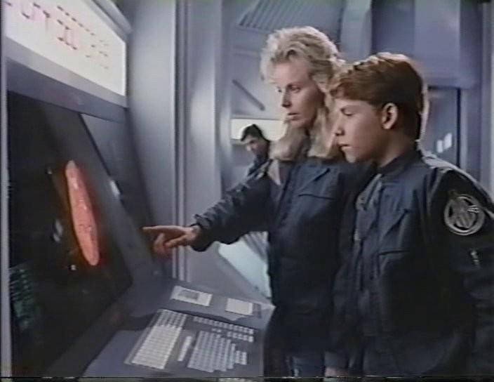 Кадр из фильма Звёздный Странник / Earth Star Voyager (1988)