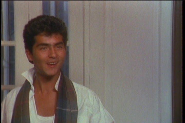 Кадр из фильма Без паники / Don't Panic (1988)