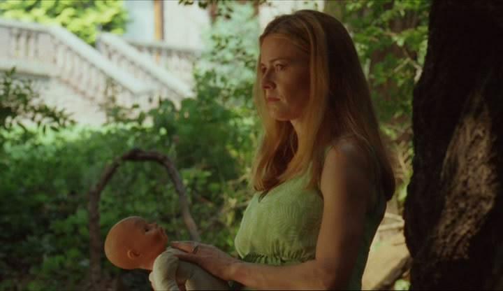 Кадр из фильма Младенец / First Born (2007)